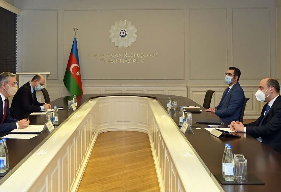 L'Azerbaïdjan et l'Ouzbékistan discutent de la coopération éducative