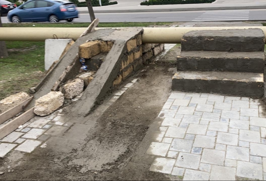 Piyadaların hərəkətinə mane olan təbii qaz xəttinin bir hissəsi torpaq altına köçürülüb