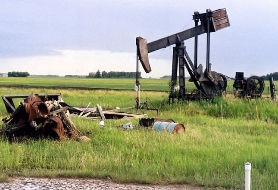 Oil extends longest rally in 2 years with U.S. supplies dropping