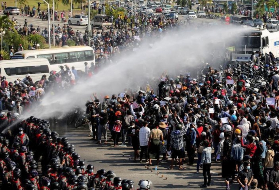 Myanmada on minlərlə etirazçı yenidən küçələrə çıxıb