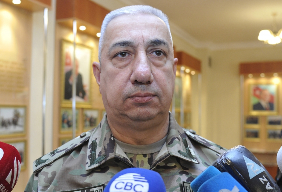 Jedes Jahr gehen Bewerbungen aus Ausland ein, um an Militärhochschule namens Heydar Aliyev zu studieren