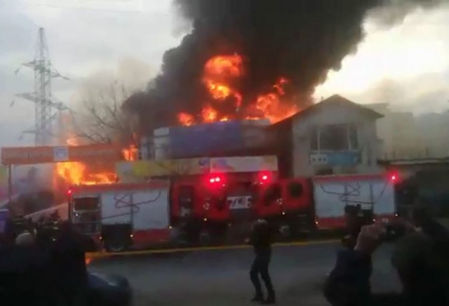 Tbilisidə iri bazarda yanğın baş verib