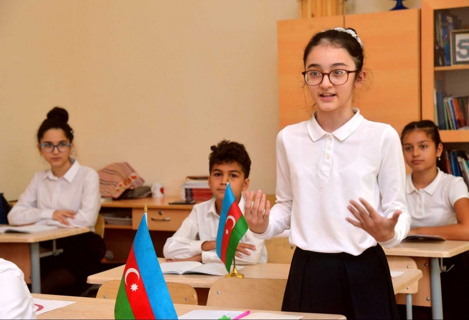 Bakı Şəhəri üzrə Təhsil İdarəsinin rəhbərliyi təhsil müəssisələrində əyani tədrisin təşkili ilə tanış olub