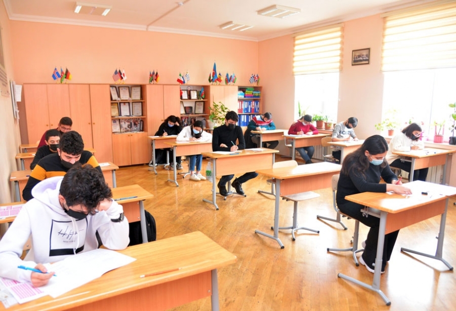 Paytaxt üzrə 1404 şagird fənn olimpiadalarının yarımfinal turunda