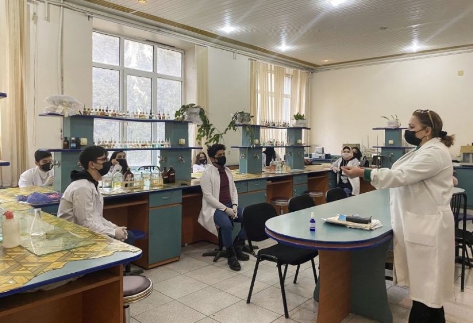 Bakı Dövlət Universitetinin tələbələri yenidən tədris laboratoriyalarında