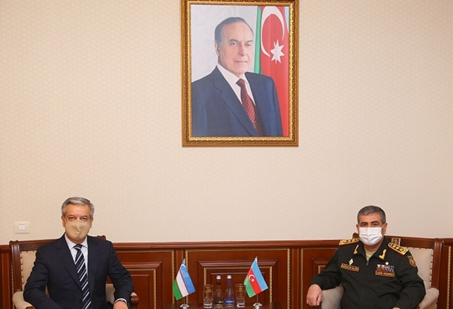 مناقشة مسائل التعاون العسكري بين أذربيجان واوزبكستان