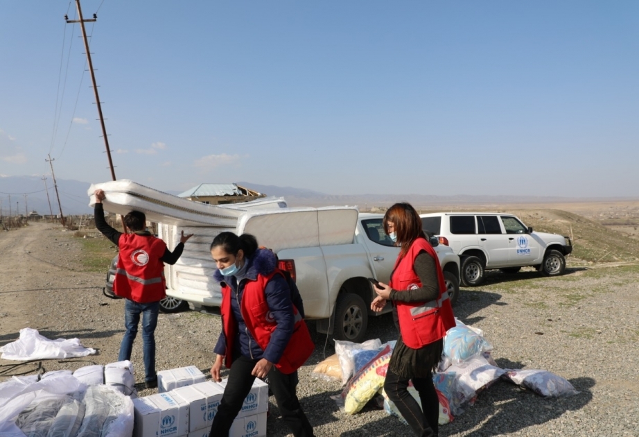 Alto Comisionado de las Naciones Unidas para los Refugiados y la Media Luna Roja de Azerbaiyán prestan ayuda humanitaria a las personas afectadas por la guerra