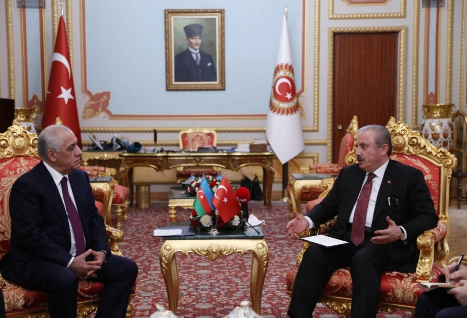 Premierminister Ali Asadov trifft sich mit dem Präsidenten der Großen Türkischen Nationalversammlung Mustafa Sentop