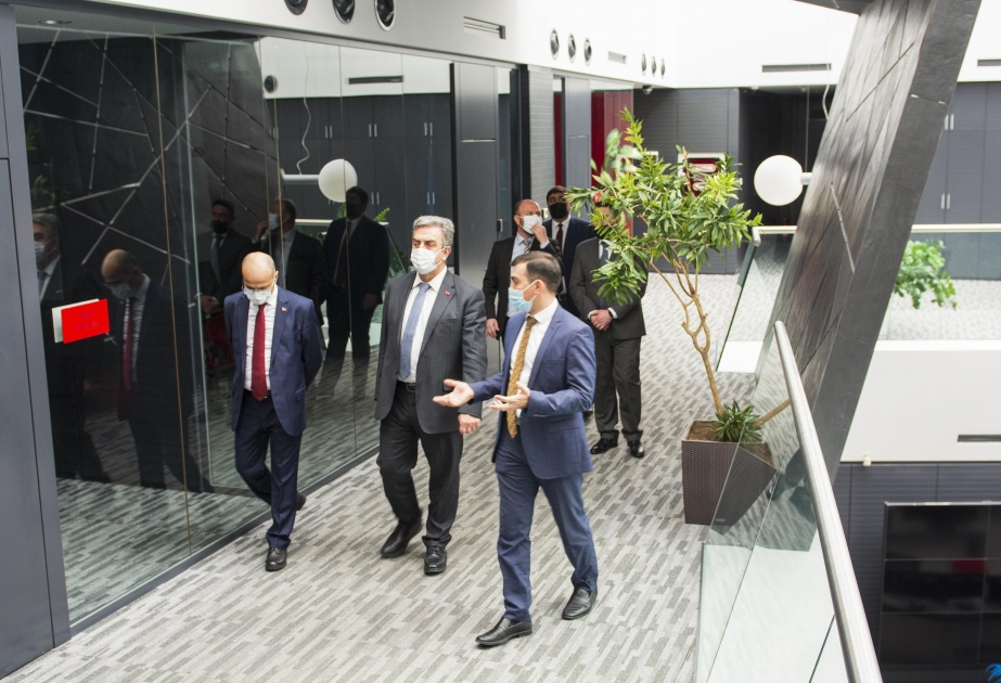 Azerbaiyán y Turquía examinan la cooperación en el ámbito espacial