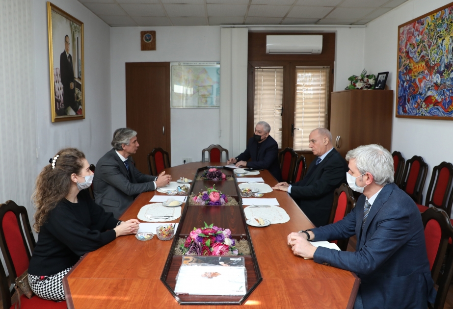 El jefe del Centro de Información y Cultura de Rusia visitó AZERTAC