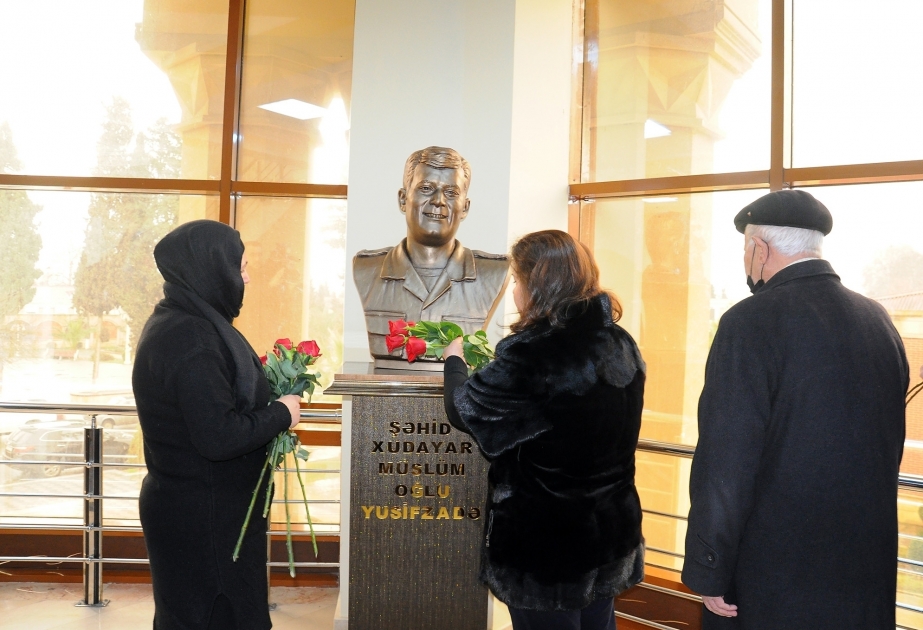В бардинской школе установлен бюст шехида Худаяра Юсифзаде