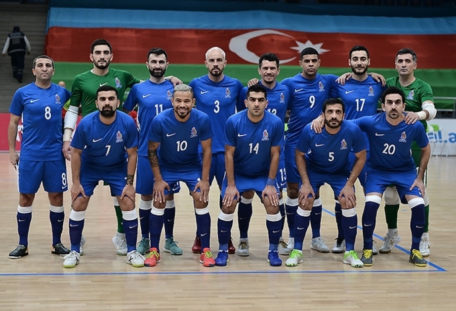 طاقم الحكام الدنماركيين يديرون مباراة بين مولدوفا وأذربيجان