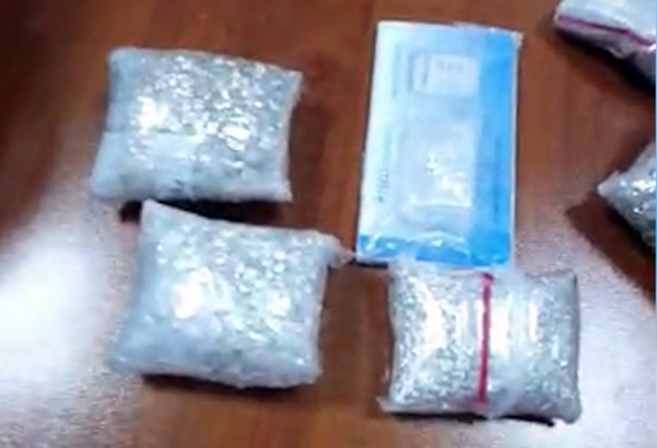 Gömrükçülər külli miqdarda brilyant qaşlar aşkarlayıblar