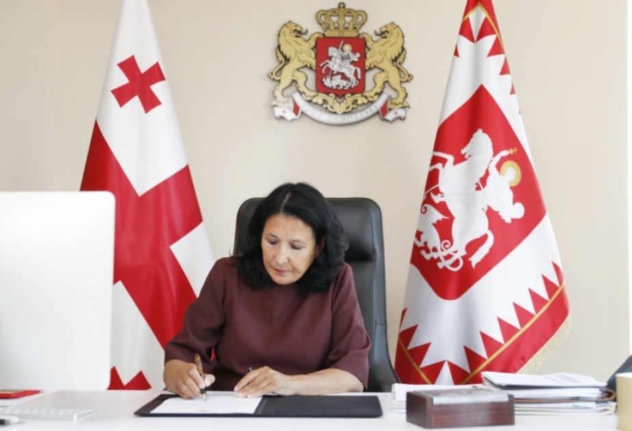 Presidenta de Georgia firma la orden de confirmación del nuevo primer ministro