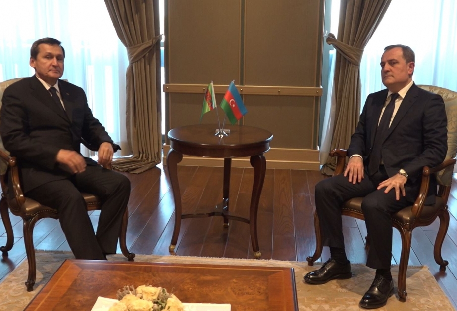 وزير الخارجية الاذربيجاني يلتقي نظيره التركمانستاني في أنقرة