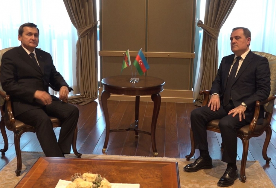 Außenminister Bayramov trifft sich mit seinem turkmenischen Amtskollegen in Ankara