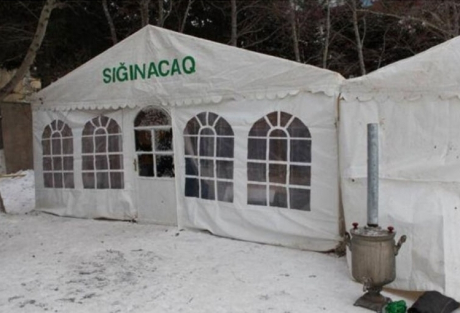 Se instalan tiendas de campaña en Bakú para los que necesitan calentarse en inclemencia