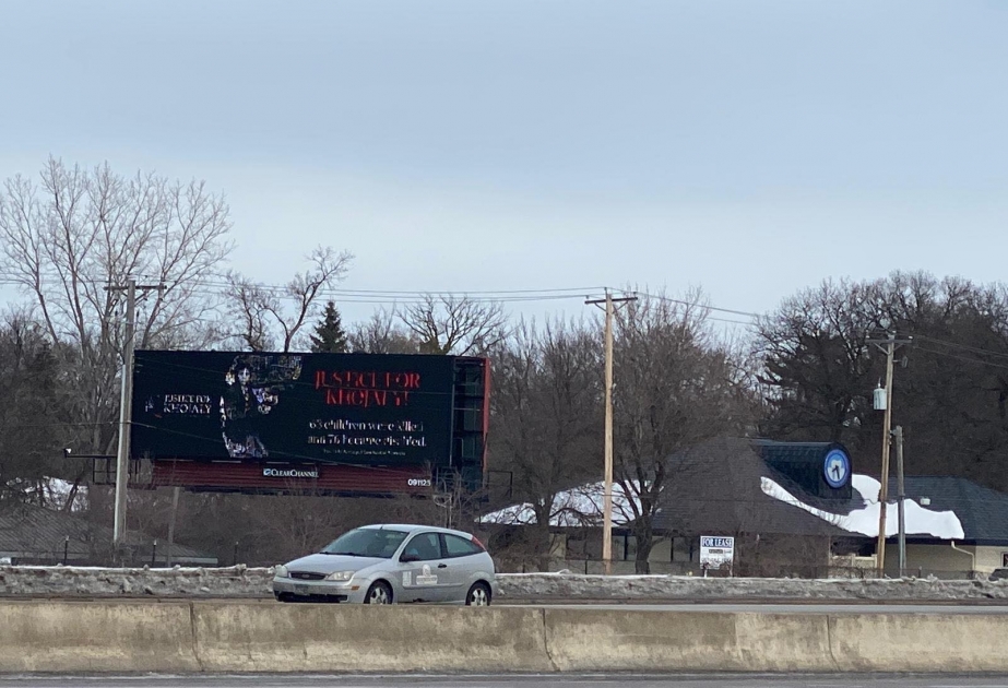 ABŞ-ın Minneapolis şəhərində üzərində “Xocalıya ədalət!” şüarı yazılan lövhə quraşdırılıb