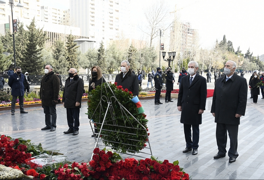 Yeni Azərbaycan Partiyasının nümayəndələri Xocalı faciəsi qurbanlarının xatirəsinə ucaldılmış abidəni ziyarət ediblər