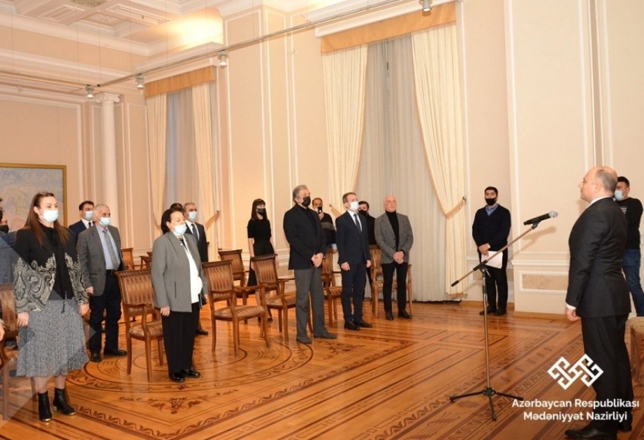 Se inaugura en Bakú una exposición de pinturas y esculturas dedicada al genocidio de Joyalí