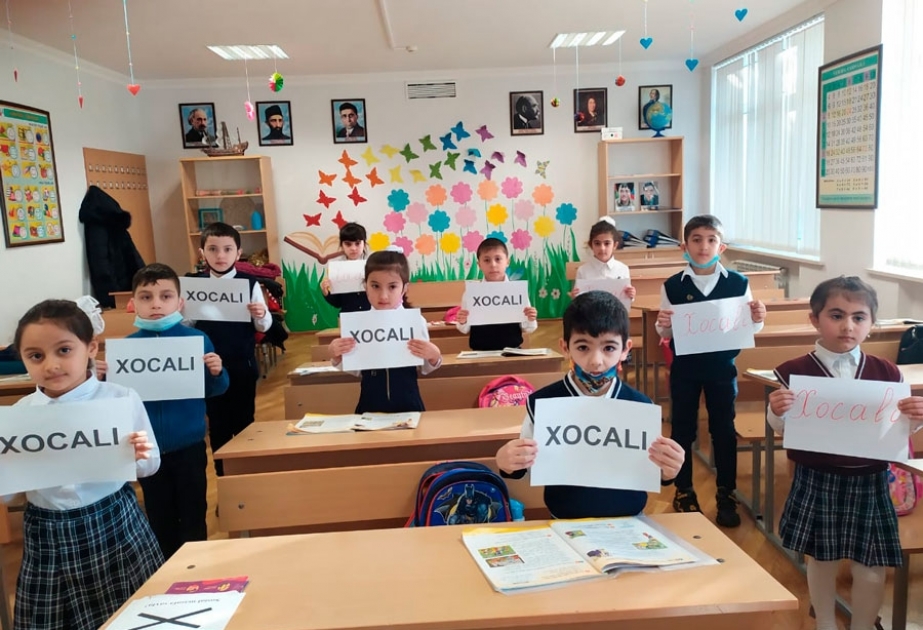 Paytaxtdakı təhsil müəssisələrində Xocalı faciəsi qurbanlarının xatirəsi yad olunub