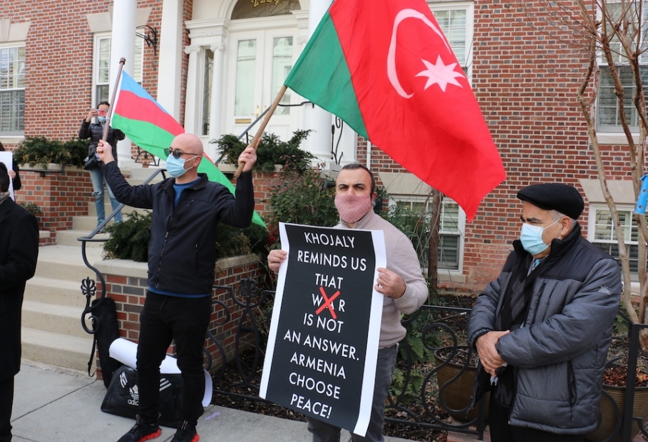 Xocalı soyqırımının 29-cu ildönümü ilə əlaqədar Ermənistanın Vaşinqtondakı səfirliyi qarşısında etiraz aksiyası keçirilib VİDEO