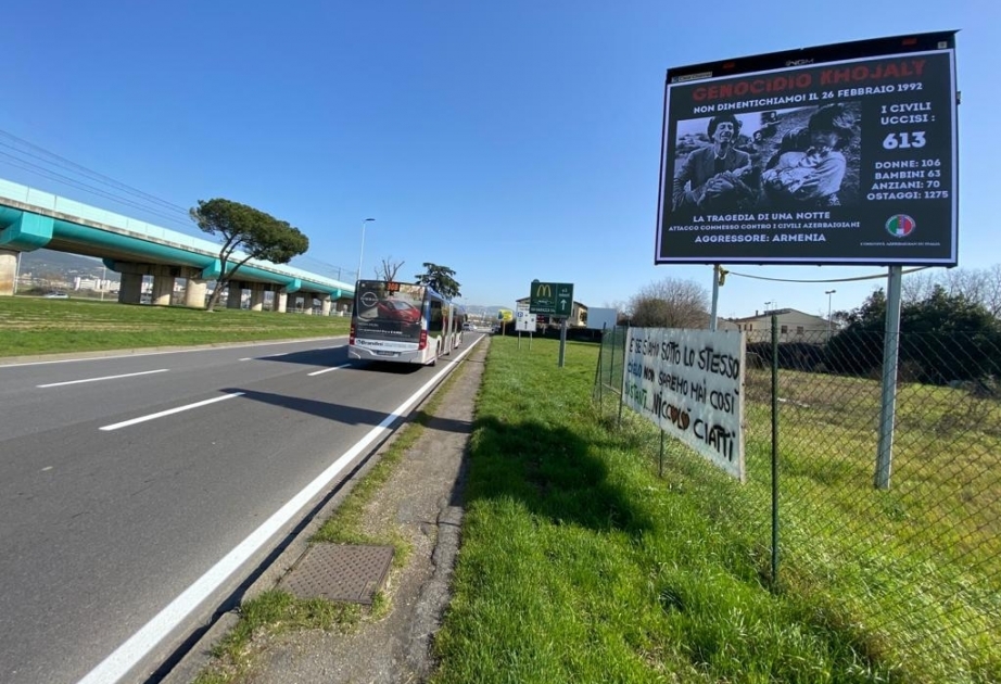 Colocan pancartas alusivas al genocidio de Joyalí en Nápoles y Florencia