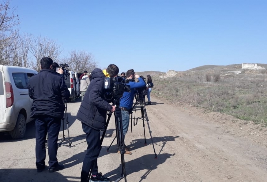 Gürcü jurnalistlər işğaldan azad olunmuş ərazilərdə erməni vəhşiliyini lentə alırlar FOTO