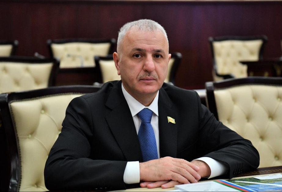 Uca zirvələr kənardan daha yaxşı görünür