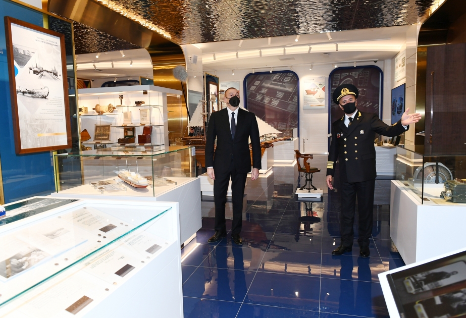 El presidente Ilham Aliyev asiste a la inauguración del nuevo edificio administrativo de "Azerbaijan Caspian Shipping Company"