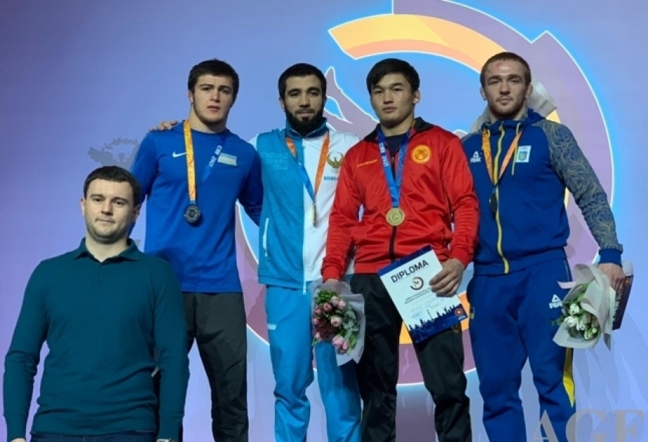 Luchadores azerbaiyanos ganan 6 medallas en el torneo internacional de Kiev