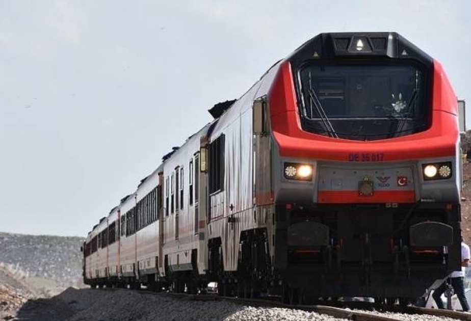 ثالث قطار حاويات تركي ينقل إلى الصين عبر سكة حديد باكو - تبيليسي – قارص