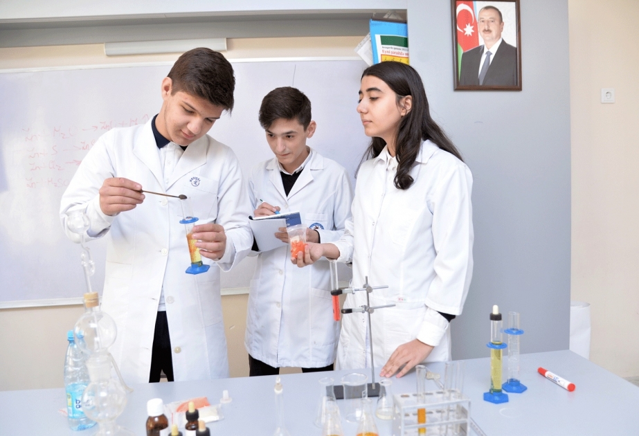 Bakı şəhəri üzrə 285 məktəbdə “Kiçik Akademiya” fəaliyyət göstərir