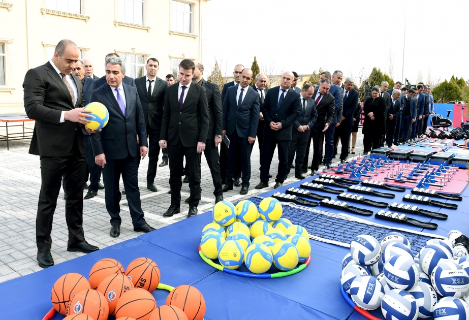 Naxçıvanda təhsil müəssisələrinin idman klublarına yeni avadanlıqlar təqdim olunub