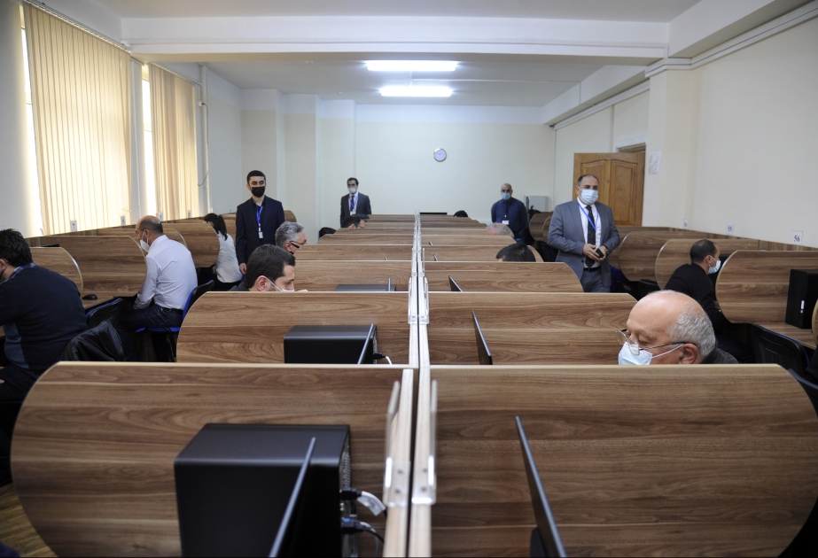 Vəkillər Kollegiyasına üzvlüyə qəbulla bağlı növbəti ixtisas imtahanlarının yazılı test mərhələsi başlayıb
