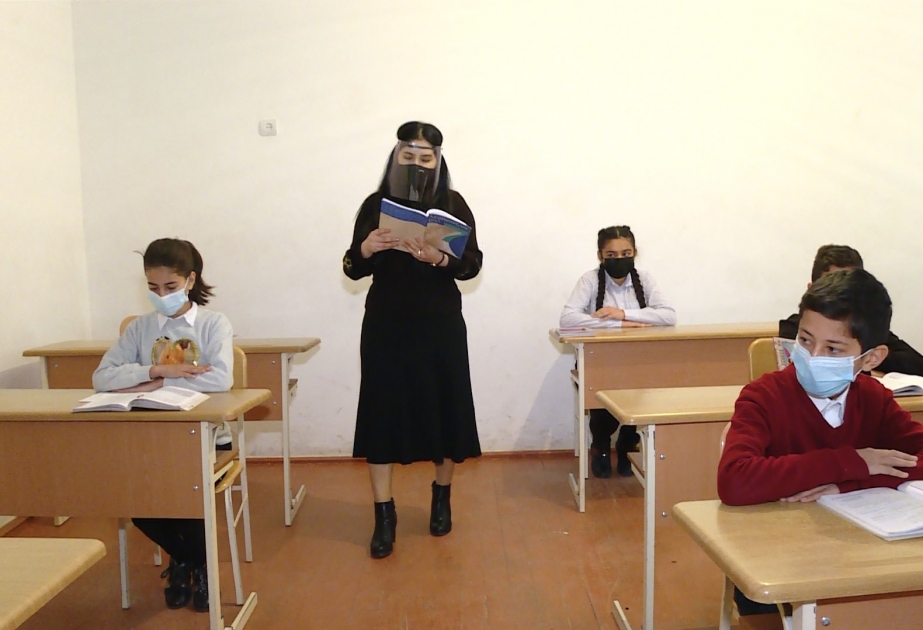 Ucqar kənddə dərs deyən bakılı qız  FOTO VİDEO