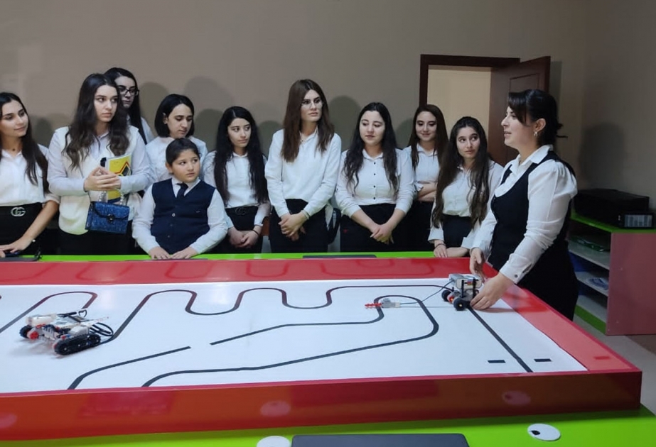 “Sabahın müəllimi” layihəsi çərçivəsində təcrübəçi tələbələrlə görüş olub