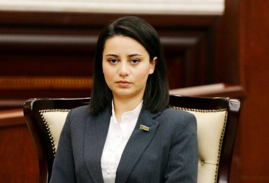 Qadın, Ana adı həmişə böyük ehtiramla tərənnüm olunur