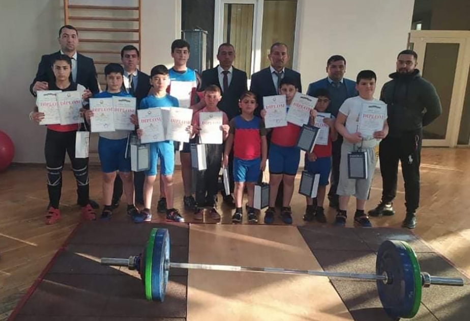 Ağır atletika üzrə Şərur rayon birinciliyinin qalibləri mükafatlandırılıb