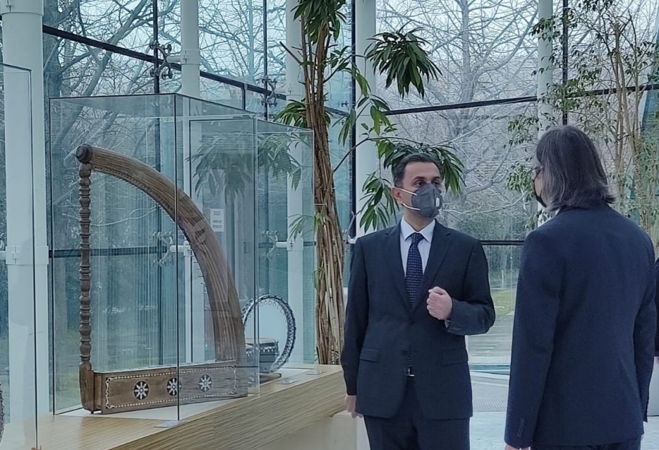 El director del Instituto Yunus Emre visitó el Centro Internacional de Mugham