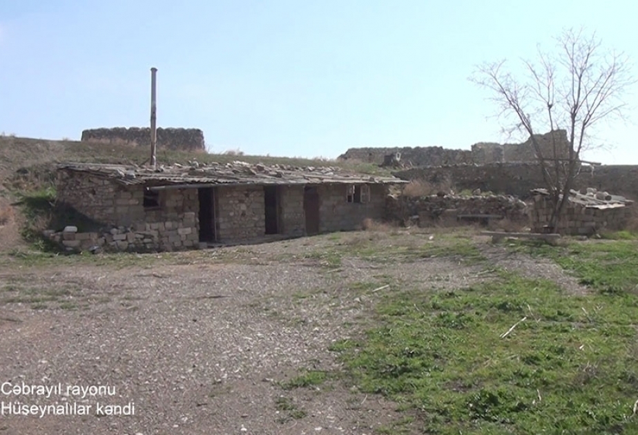 مقطع فيديو لقرية حسين آليلر بمحافظة جبرائيل المحررة من وطأة الاحتلال الأرميني (فيديو)