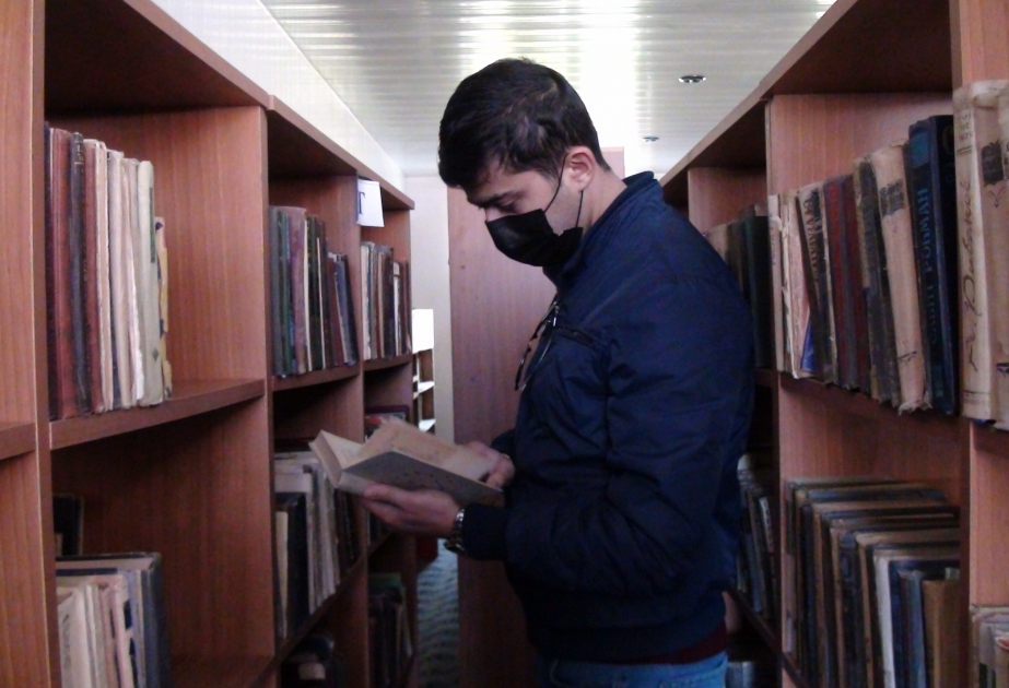 Yaşı bir əsrdən çox olan nadir kitablar VİDEO