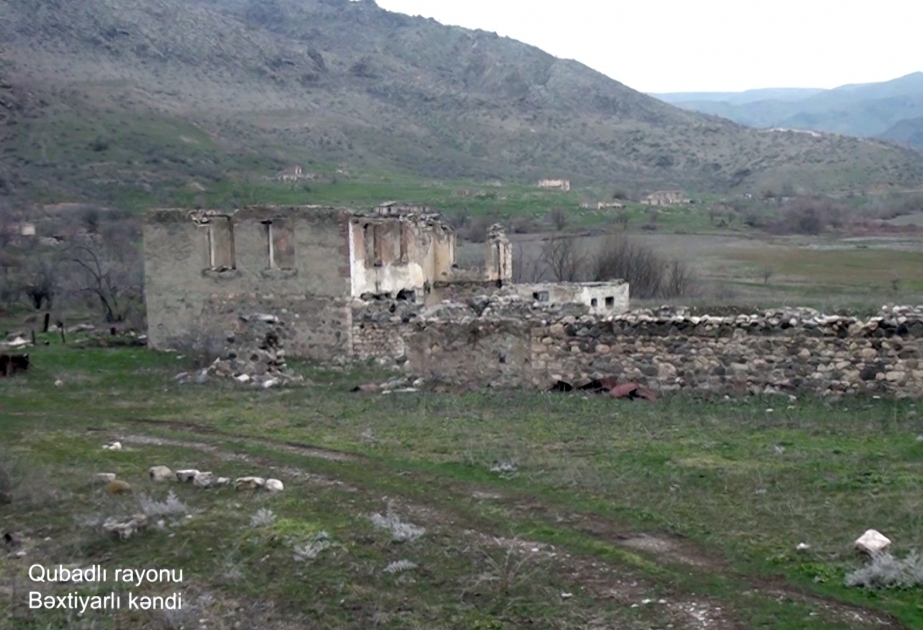 وزارة الدفاع تنشر مقطع فيديو عن قرية بختيارلي لمحافظة قوبادلي المحررة من وطأة الاحتلال الأرميني (فيديو)