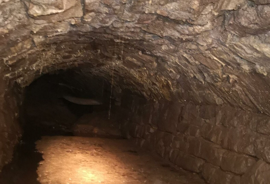 Uelsdə fəhlələr təsadüfən 900 il yaşı olan məxfi tunel aşkarlayıb
