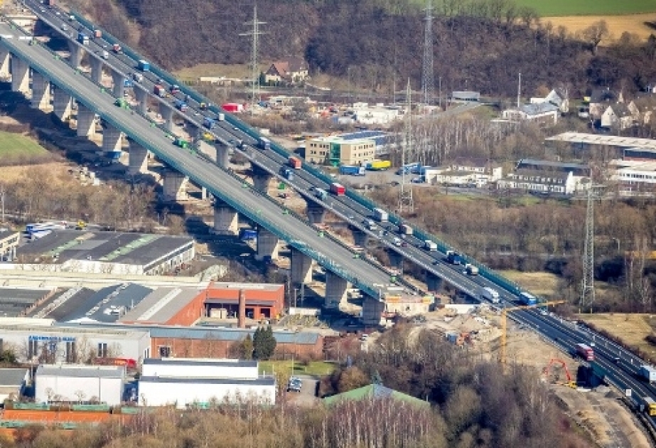 В Германии на санях перенесли километровый мост ВИДЕО