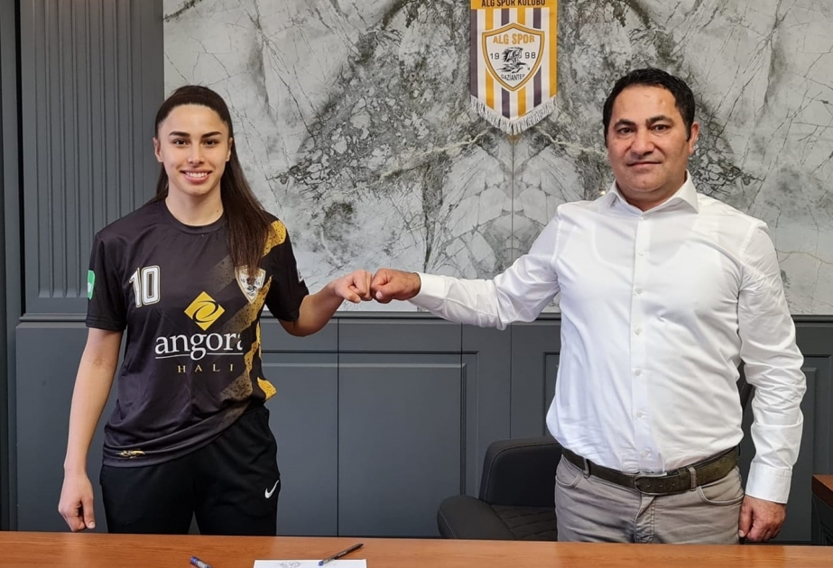 Azərbaycan futbolçusu Türkiyə çempionu ilə müqavilə imzalayıb