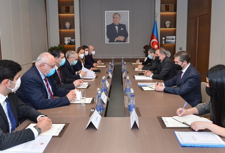 Le ministre azerbaïdjanais des Affaires étrangères rencontre la délégation parlementaire turque