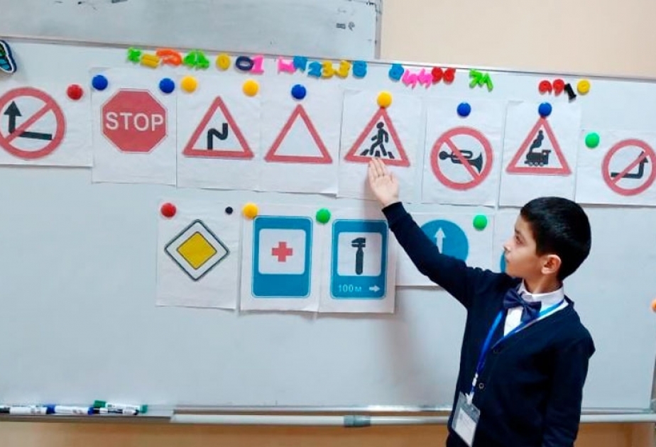 Şagirdlər yol hərəkəti qaydaları ilə bağlı maarifləndirilir