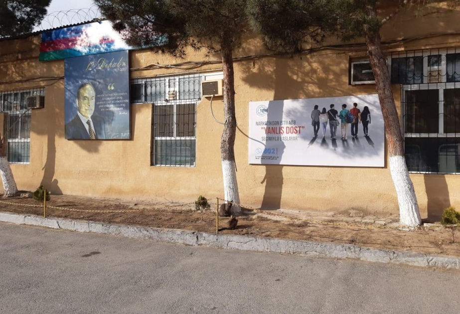 Cəzaçəkmə müəssisələrində narkotiklərin fəsadlarına dair sosial lövhələr quraşdırılıb