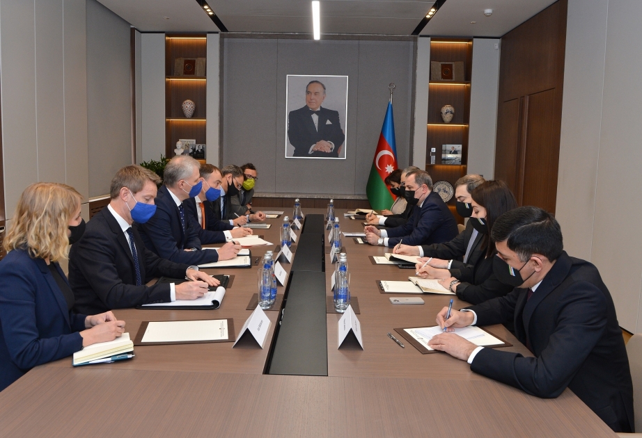 Titular de Exteriores de Azerbaiyán se reúne con el representante especial de la UE para el Cáucaso Meridional